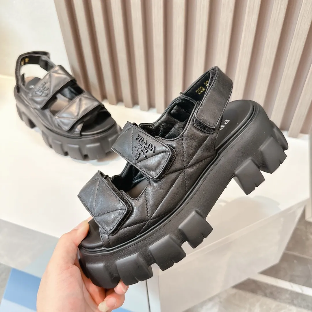 👟👟Ex-factory price 560👟👟 Prada New sandal series for summer Thick-soled sandals This is a must-have for summer. It feels soft and delicate on the feet and is extremely comfortable. You can mix it with you at will. Original molded midsole. Original foaming technology tooth outsole, size 35-41.